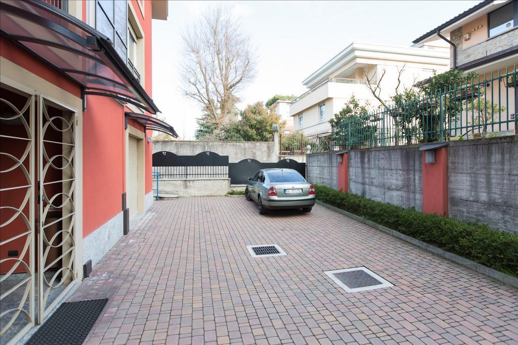 Residenza Villa Regina Монца Екстериор снимка