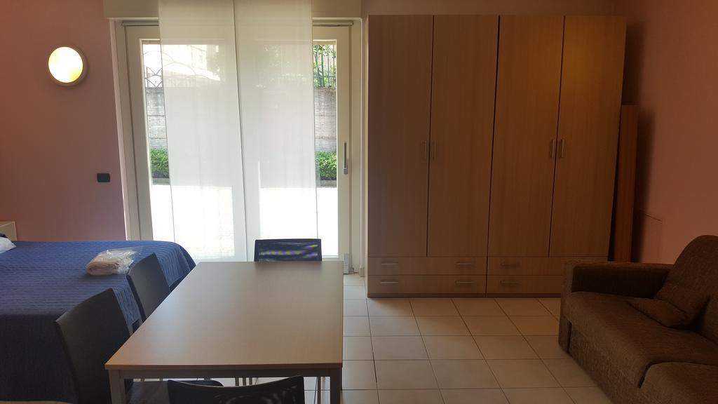 Residenza Villa Regina Монца Екстериор снимка
