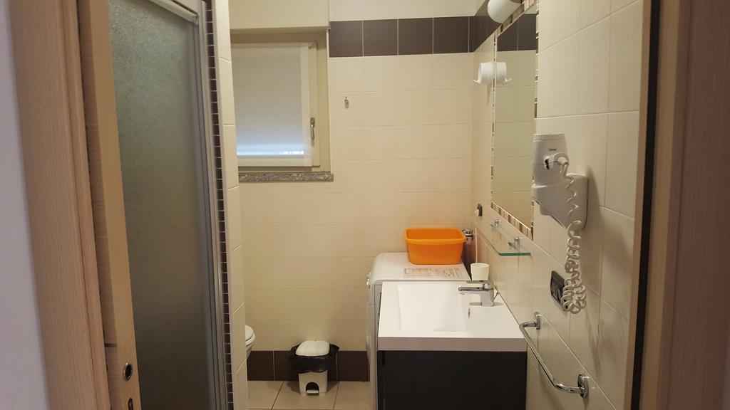 Residenza Villa Regina Монца Екстериор снимка