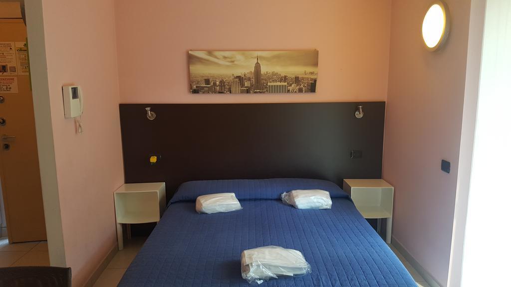 Residenza Villa Regina Монца Екстериор снимка