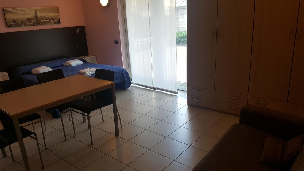 Residenza Villa Regina Монца Екстериор снимка