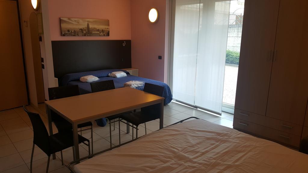 Residenza Villa Regina Монца Екстериор снимка