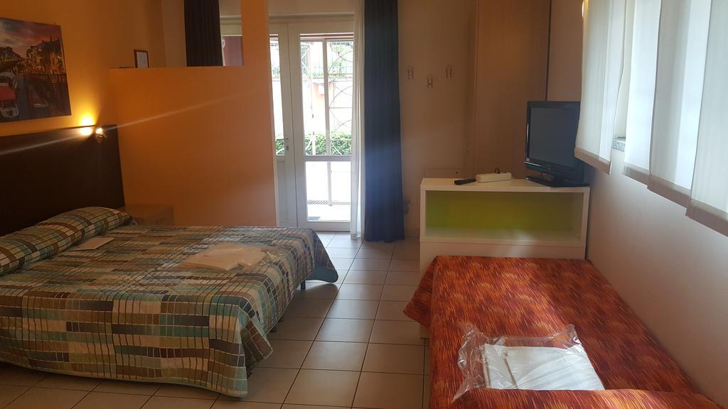 Residenza Villa Regina Монца Екстериор снимка