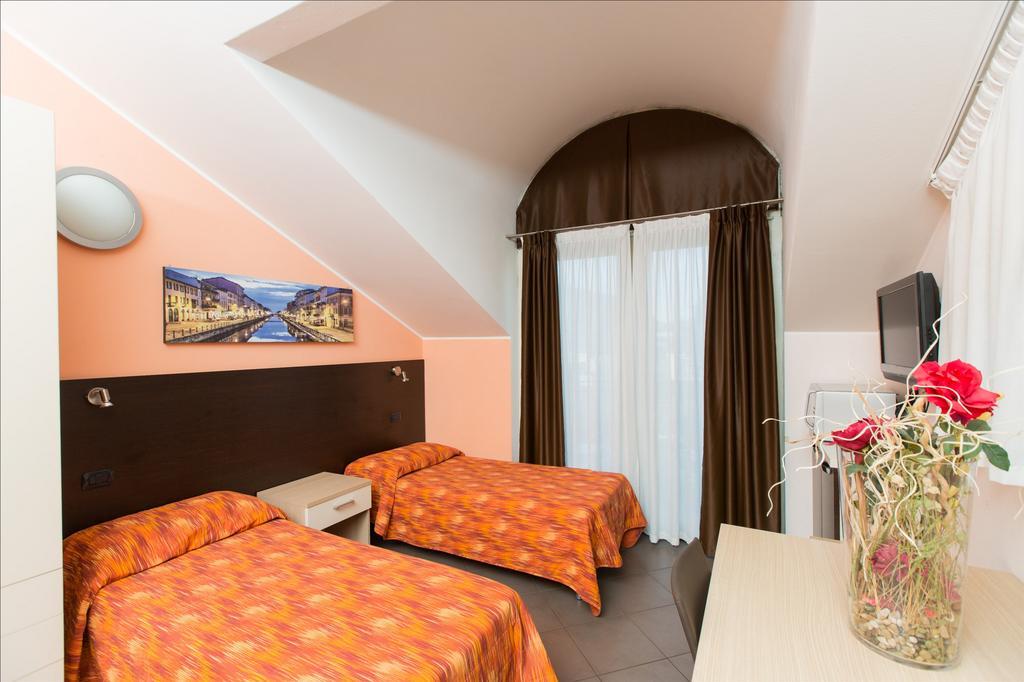 Residenza Villa Regina Монца Екстериор снимка