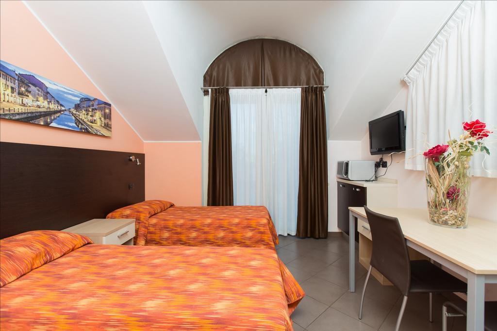 Residenza Villa Regina Монца Екстериор снимка