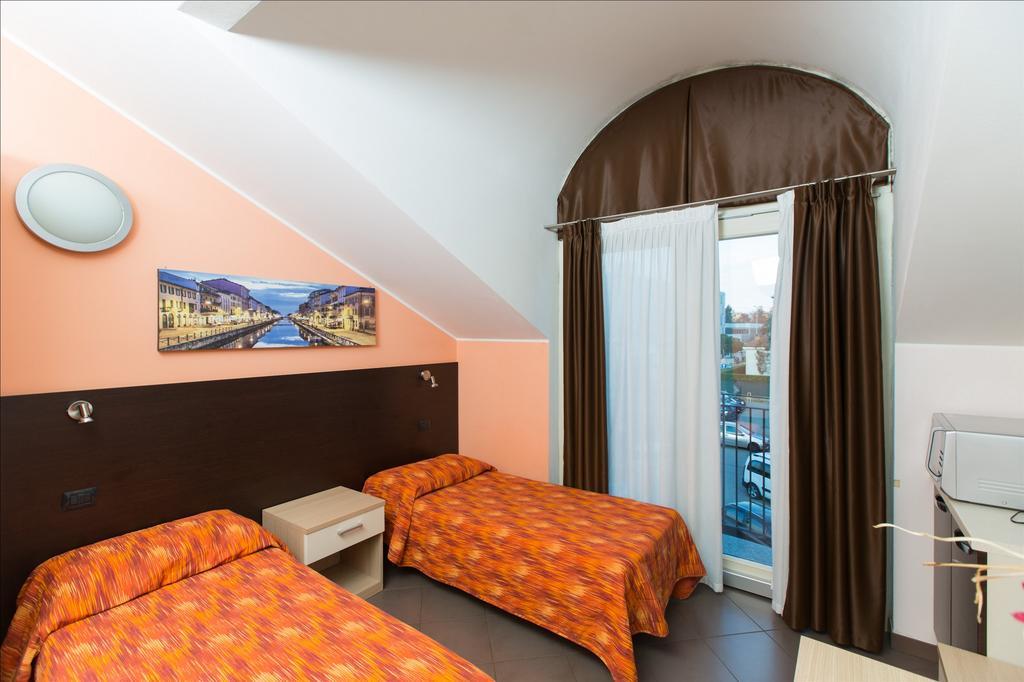 Residenza Villa Regina Монца Екстериор снимка
