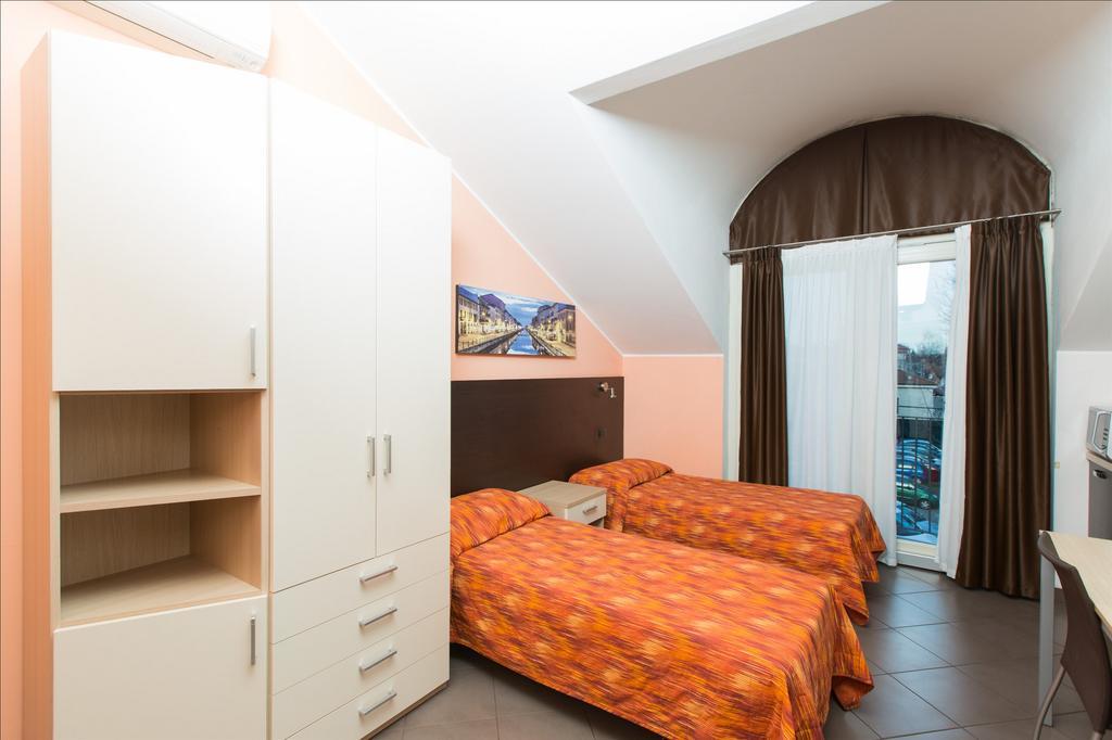 Residenza Villa Regina Монца Екстериор снимка